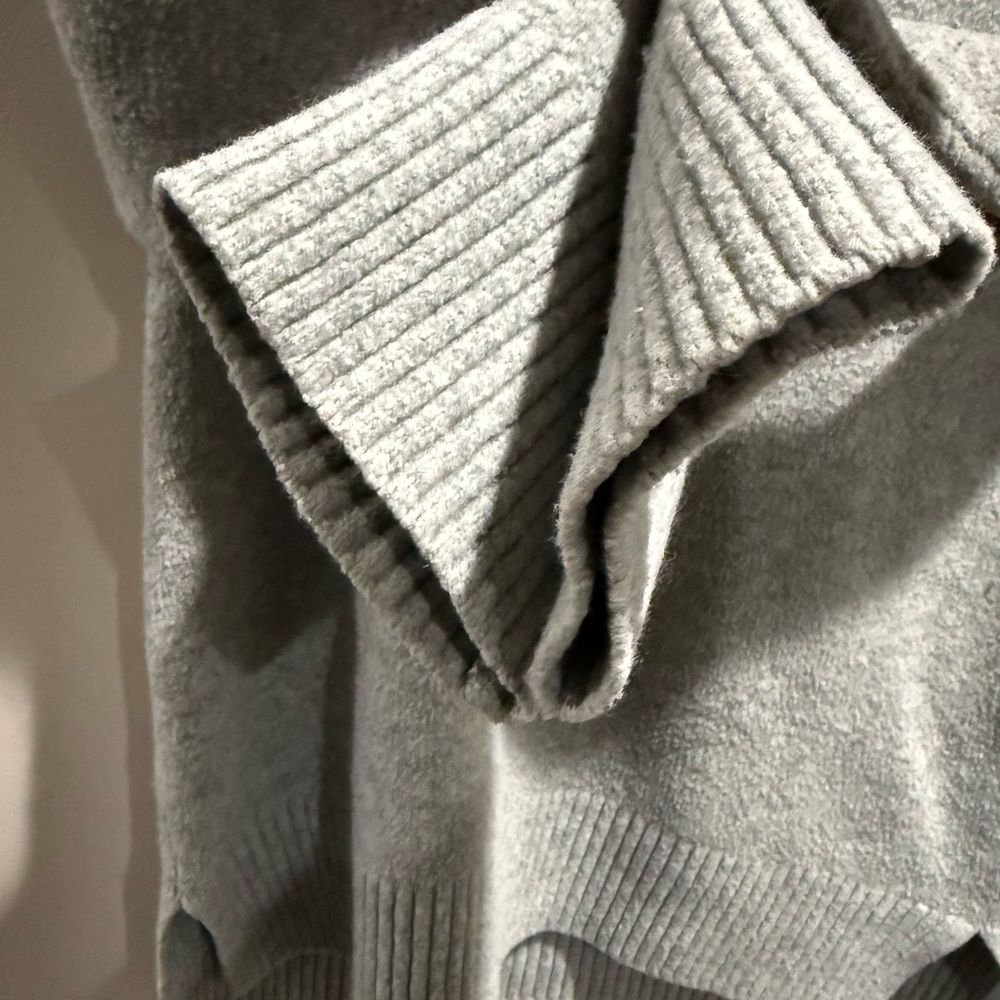 Uniqlo Classic Grey Turtleneck Wool Sweater XS - Picture 2 of 6